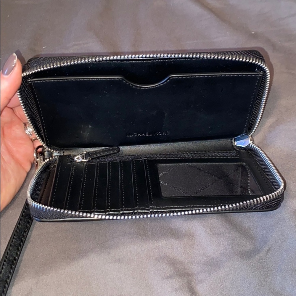 Michael Kors wallet - Picture 2 of 3